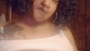 I need my huge tits rubbed on ♡