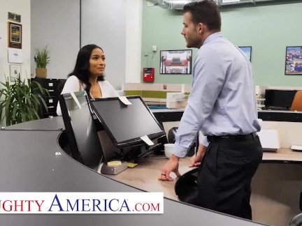 Naughty America - Avery Black seduces a married man
