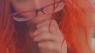 ¿Te la mamo así, papi?