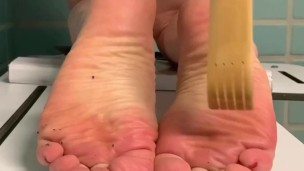 Self tickling 