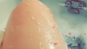 Bath time with Jessica English 
