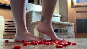 Sexy Foot Fetish Babe Crushes Tomatoes With Her Feet