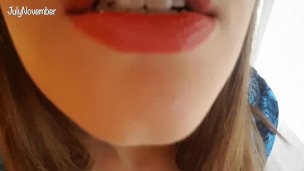 Elle veut ta bite pendant que sa famille fête Noël juste à côté! GFE POV
