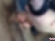 Похотливая сводная сестра не удержалась и отсосала брату в машине 15/16