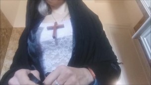 Suor puttana non si smentisce mai..Papa Francesco è allibito
