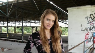 YoungSophie zeigt was von sich 