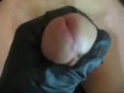 Девушка мастурбирует парню член. В перчатках. - Screenshot 7 of 16 - Close Up