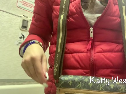 Подростковая мастурбация в туалете самолёта. Почти поймана когда кончает