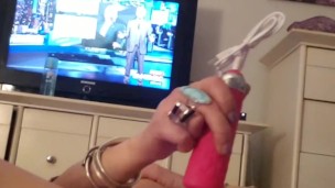 Clitoral stimulation look for the cum when I pull out the 1st time