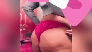 A lil ass shaking