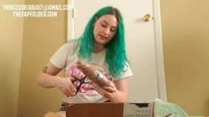 Unboxing my NickCapra HankeysToy