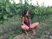 Hot girl pee in public!
