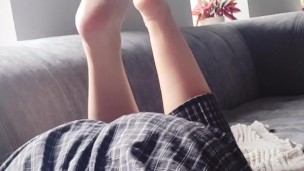 SCHOOL GIRL SHOWS HER SOLES FEET IN THE POSES - FOOT FETISH