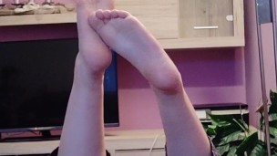 IG FOOT MODEL SHOWING HER SEXY FEET - WEBCAM SCREEN RECORD