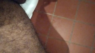 Me Mastubo En El Baño cuando todos duermen