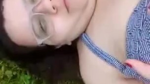 milf decidiu se aventurar na lagoa e expor seu lindo corpo gostoso na lagoa