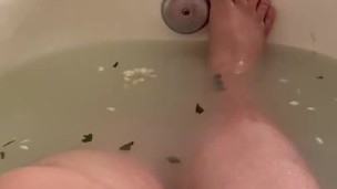 BBW Bath-time Tease