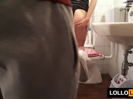 Sborrami dentro!!! italiana lingua lunga lecca il cazzo e viene riempita