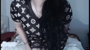 Showing my pussy under my dress
