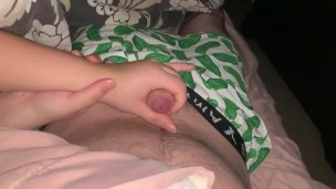 Quick handjob from my girlfriend before bed