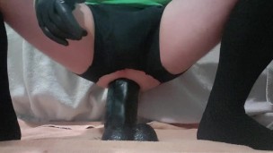 Huge titan dildo, no warm up... 