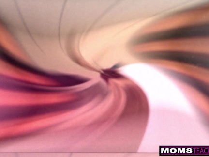 "Let Her See You Naked, She'll Remember That Dick" 3 Steps To Fuck Step Mom