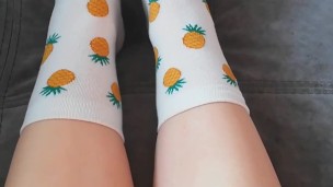 TEEN SCHOOL GIRL TEASE HER SEXY FEET IN SOCKS AFTER COLLEGE - FOOT FETISH