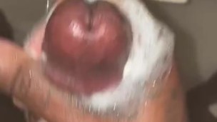 bussin this fat nut inna shower
