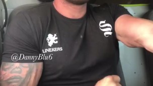 Buff builder wanks him self off on the way to work 