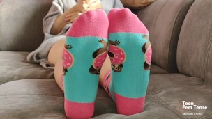 TEEN SHOWS HOT SOCKS FETISH FEET AND LONG LEGS ON WEBCAM - BEST FEET EVER