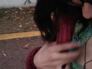 Enseñando tetas en público 10/16