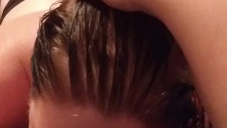 Pov você assiste sua vagabunda lésbica lamber e foder até o orgasmo alto