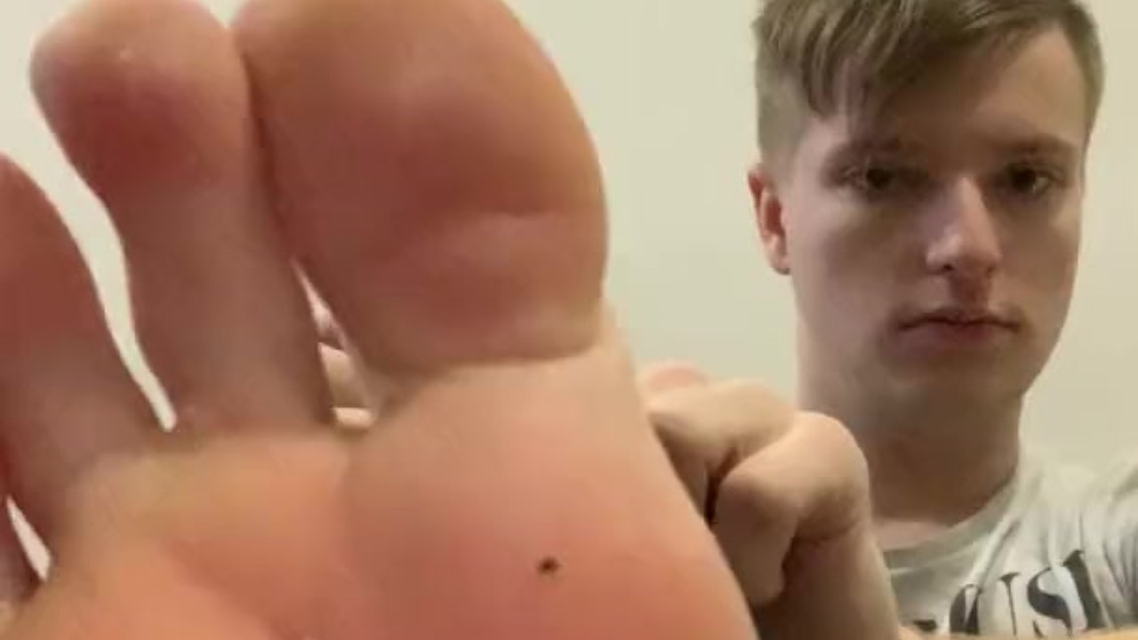 My feet are really smelly. Enjoy them !!! (With my face) - Free Sex Video - RedTube