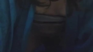 Jugando sola y muy caliente en mi habitación