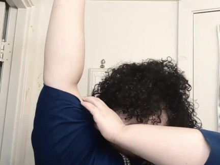 BBW uses Pearls to Tease Sensitive Nipples