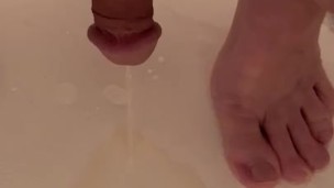 Pissing, nice feet