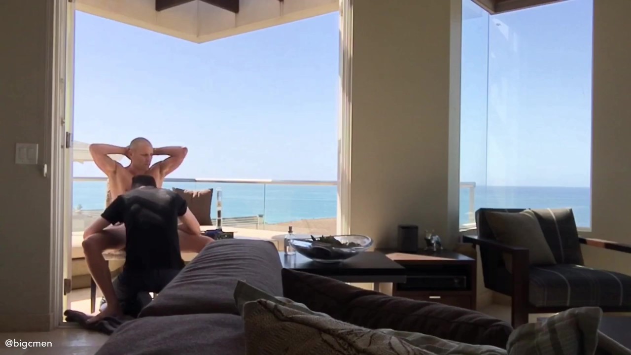 Big C Gets Swallowed By A Local Cock Sucker Before Breakfast - 無料セックスビデオ - RedTube