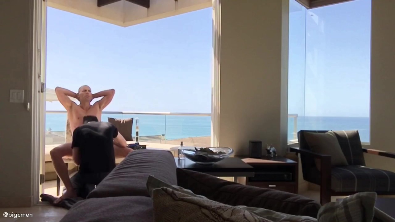 Big C Gets Swallowed By A Local Cock Sucker Before Breakfast - 無料セックスビデオ - RedTube