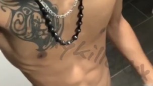 Young bull play’s with Big Dick, let me inside u! 