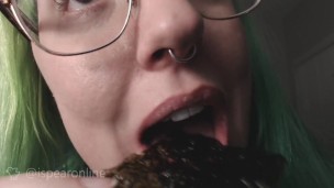 ASMR eating seaweed snacks