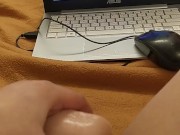 Смотрю видео на порнохаб и трахаю себя игрушкой - Screenshot 11 of 16 - HD