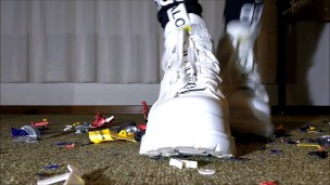 Toycar Crushing with Buffalo Sneaker (Trailer)