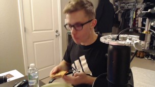 Stepbro eats his stepsister's delicious pizza (GONE SEXUAL!)