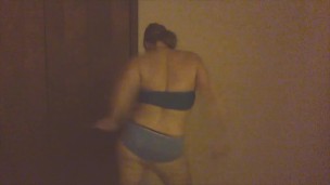 Shape of You - MILF with nice ass dances in panties.