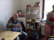 Seine notgeile Frau gefickt,Er leckt sauber 2/16