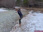 Blonde Deutsch in Fellkragen Outdoor im Winter gefickt! 2/16