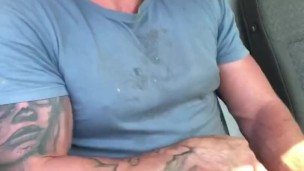 SEXY BUFF BUILDER WANKING 