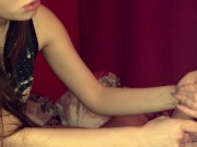 Девушка с длинными ногтями сделала массаж с маслом и отсосала член 11/16