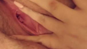 Cute Chubby rubs her clit for daddy