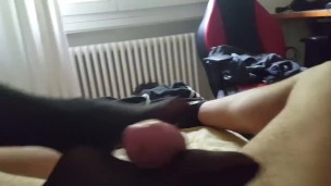 FOOTJOB in Nylon Pantyhose (cumshot on feet)